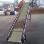 конвейер ленточный скребковый для транспортировки грузов на высоту