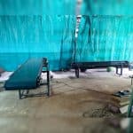 приводной ленточный конвейер оснащен моторредуктором