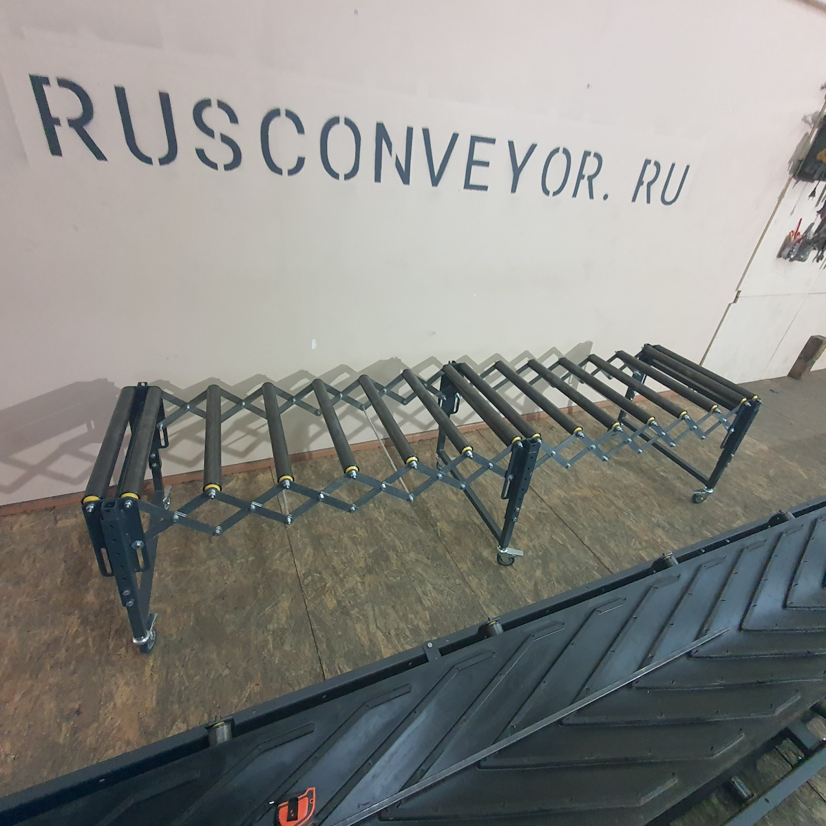 Двухсекционный раздвижной рольганг в полностью вытянутом состоянии